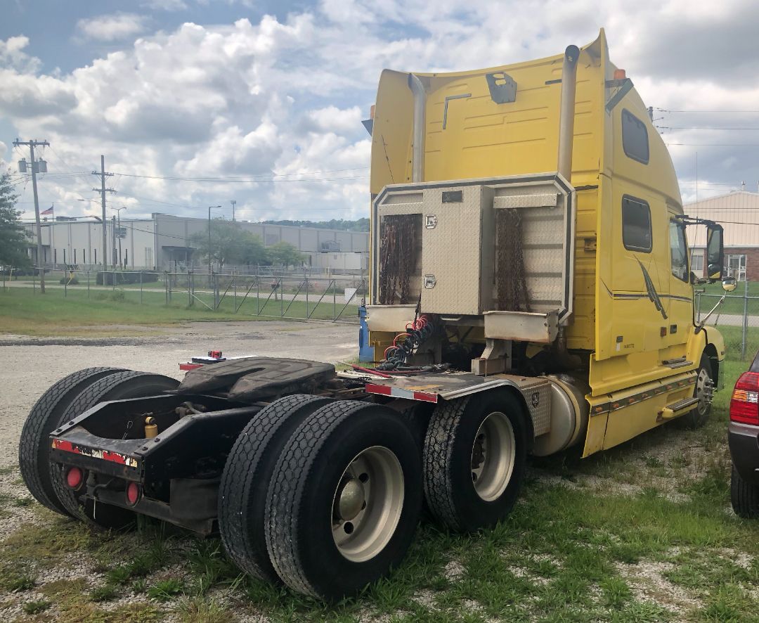 1999 VOLVO VNL64T770 - Image 5